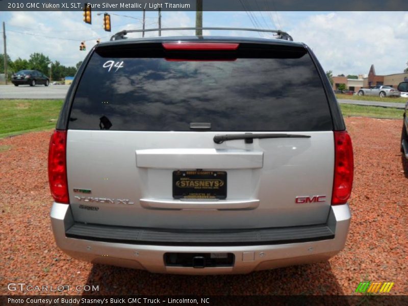 Pure Silver Metallic / Light Titanium 2010 GMC Yukon XL SLT