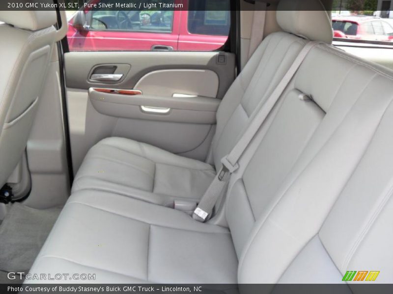 Pure Silver Metallic / Light Titanium 2010 GMC Yukon XL SLT