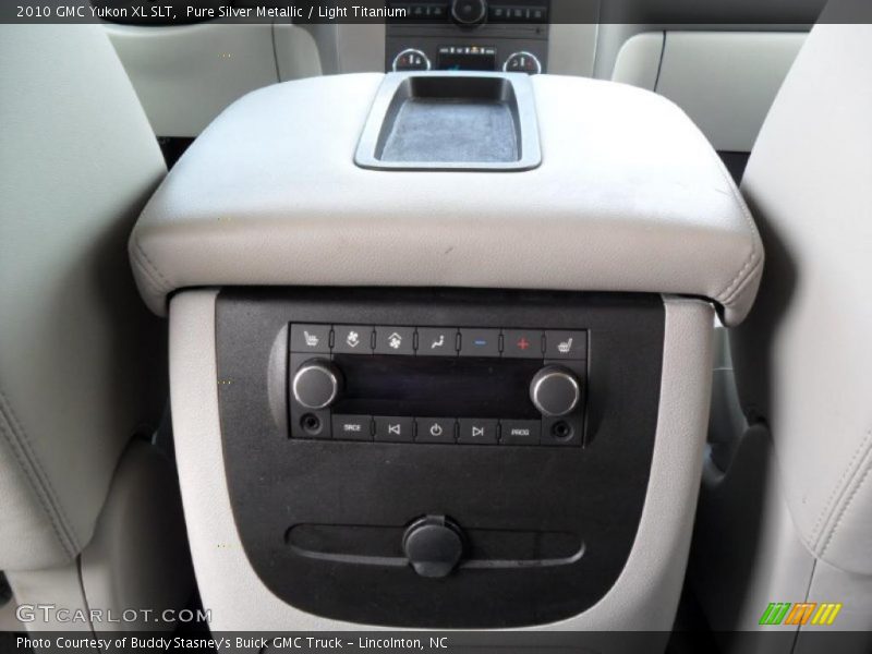Pure Silver Metallic / Light Titanium 2010 GMC Yukon XL SLT