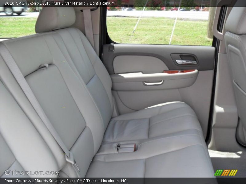 Pure Silver Metallic / Light Titanium 2010 GMC Yukon XL SLT