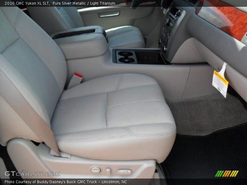Pure Silver Metallic / Light Titanium 2010 GMC Yukon XL SLT