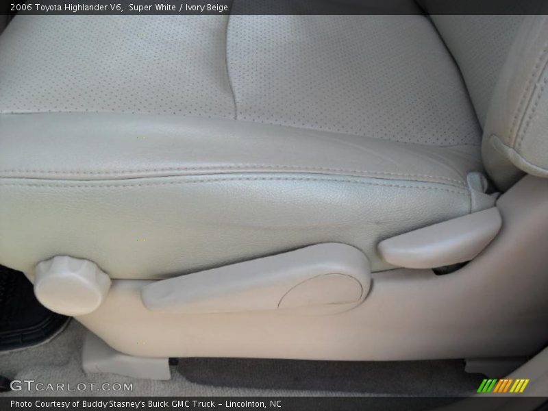 Super White / Ivory Beige 2006 Toyota Highlander V6