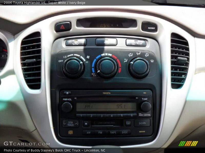 Super White / Ivory Beige 2006 Toyota Highlander V6