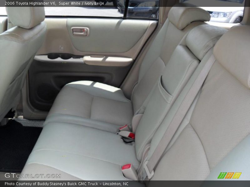 Super White / Ivory Beige 2006 Toyota Highlander V6