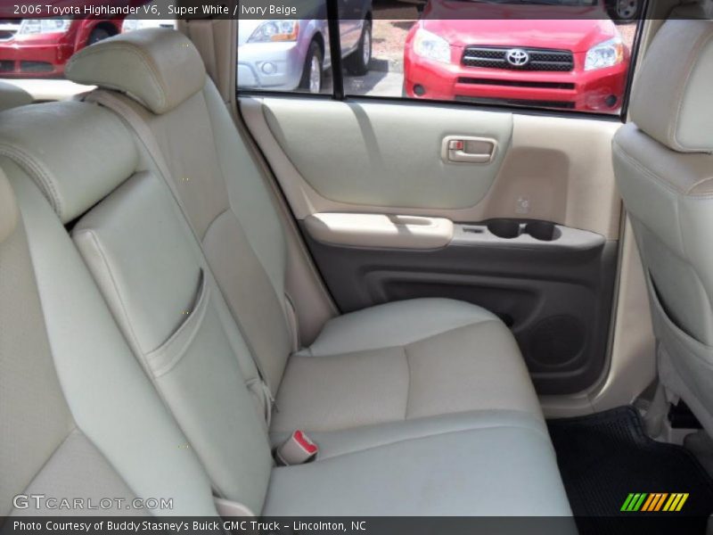 Super White / Ivory Beige 2006 Toyota Highlander V6