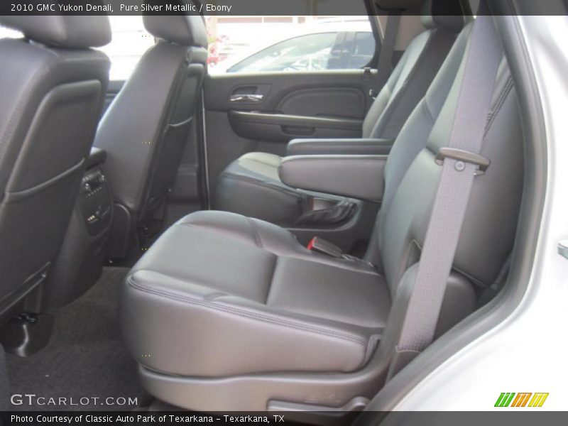 Pure Silver Metallic / Ebony 2010 GMC Yukon Denali