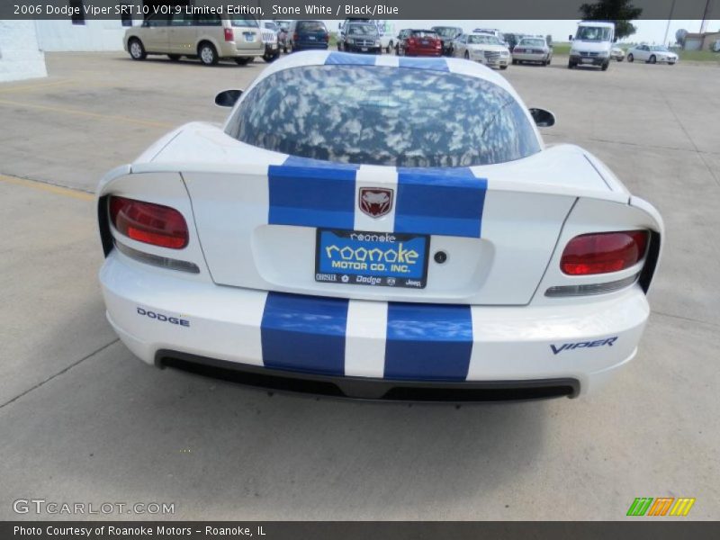 Stone White / Black/Blue 2006 Dodge Viper SRT10 VOI.9 Limited Edition