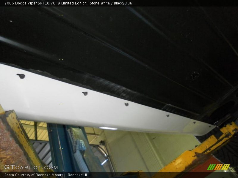 Stone White / Black/Blue 2006 Dodge Viper SRT10 VOI.9 Limited Edition