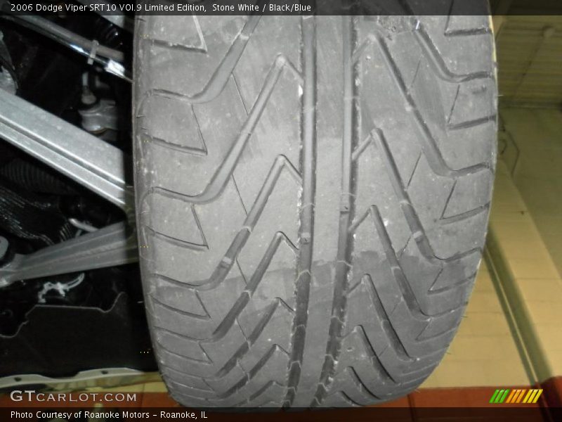 Stone White / Black/Blue 2006 Dodge Viper SRT10 VOI.9 Limited Edition