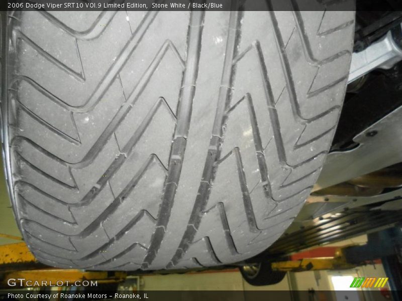 Stone White / Black/Blue 2006 Dodge Viper SRT10 VOI.9 Limited Edition