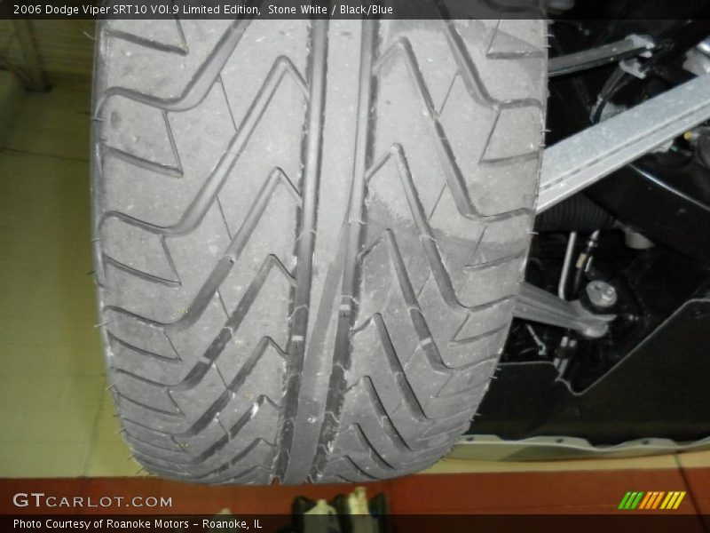 Stone White / Black/Blue 2006 Dodge Viper SRT10 VOI.9 Limited Edition