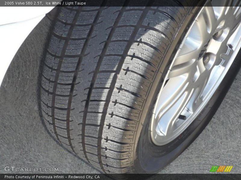 Ice White / Light Taupe 2005 Volvo S80 2.5T