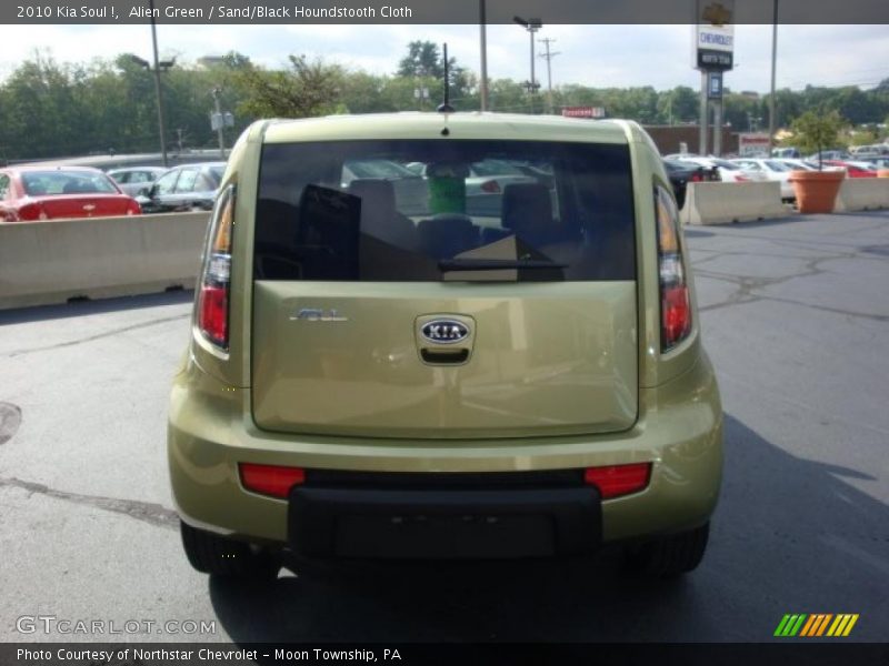 Alien Green / Sand/Black Houndstooth Cloth 2010 Kia Soul !