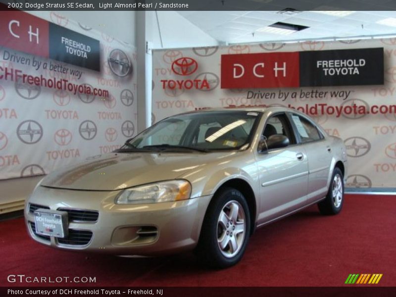 Light Almond Pearl / Sandstone 2002 Dodge Stratus SE Sedan
