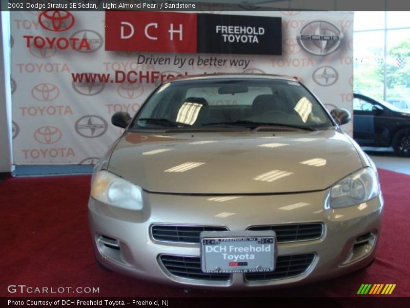 Light Almond Pearl / Sandstone 2002 Dodge Stratus SE Sedan