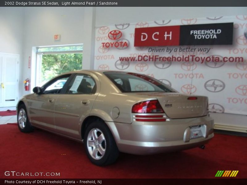Light Almond Pearl / Sandstone 2002 Dodge Stratus SE Sedan