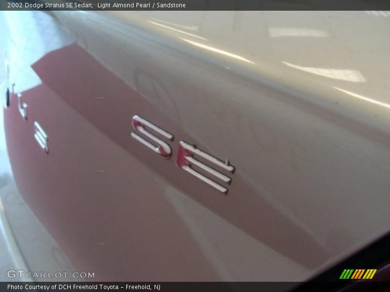 Light Almond Pearl / Sandstone 2002 Dodge Stratus SE Sedan