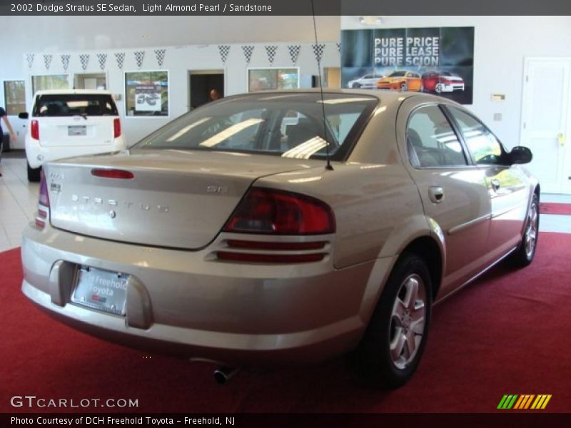 Light Almond Pearl / Sandstone 2002 Dodge Stratus SE Sedan