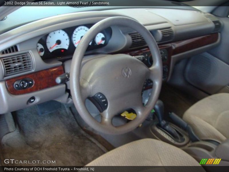 Light Almond Pearl / Sandstone 2002 Dodge Stratus SE Sedan