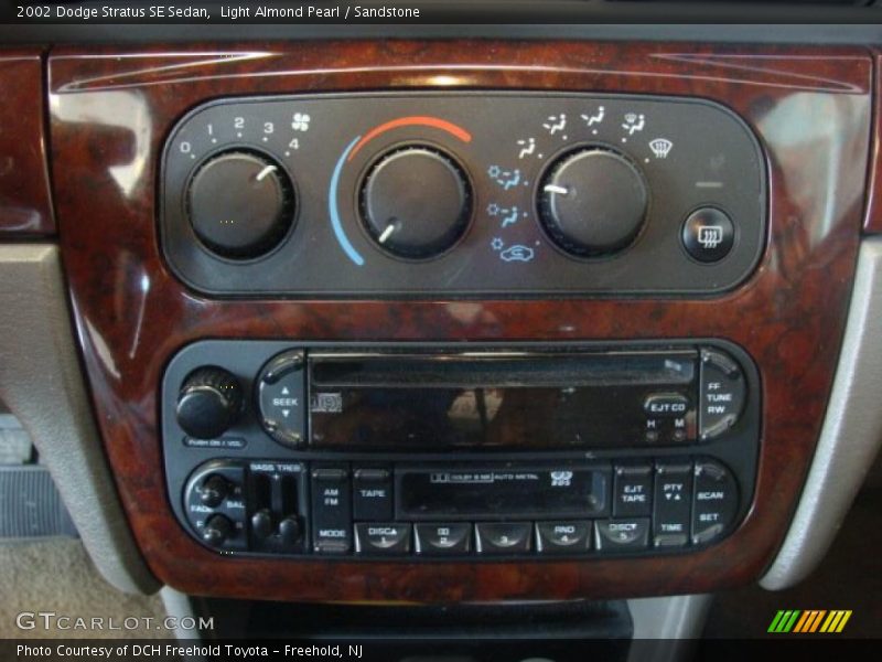 Light Almond Pearl / Sandstone 2002 Dodge Stratus SE Sedan