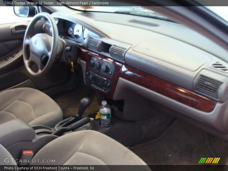 Light Almond Pearl / Sandstone 2002 Dodge Stratus SE Sedan