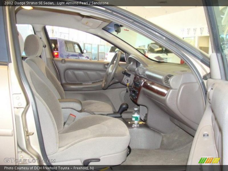 Light Almond Pearl / Sandstone 2002 Dodge Stratus SE Sedan