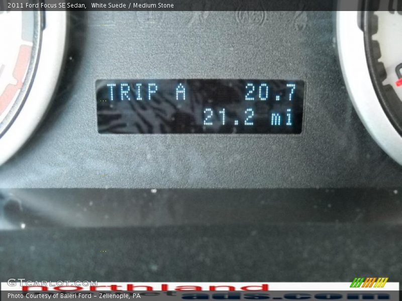 White Suede / Medium Stone 2011 Ford Focus SE Sedan