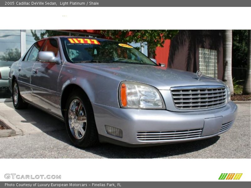 Light Platinum / Shale 2005 Cadillac DeVille Sedan