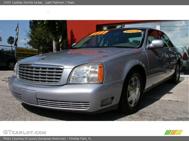 Light Platinum / Shale 2005 Cadillac DeVille Sedan
