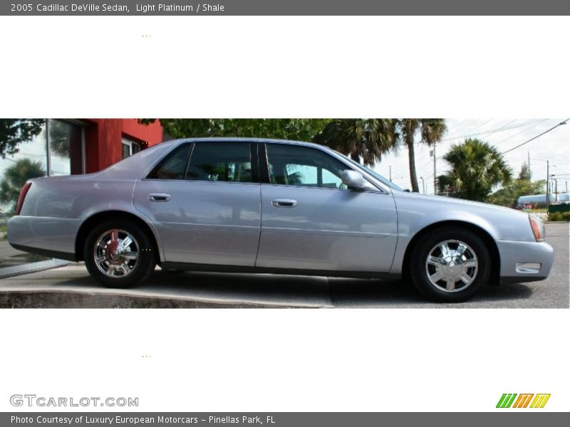 Light Platinum / Shale 2005 Cadillac DeVille Sedan