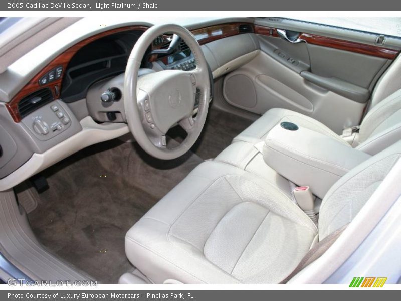 Light Platinum / Shale 2005 Cadillac DeVille Sedan