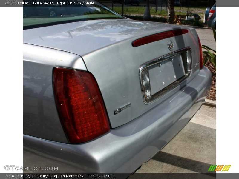 Light Platinum / Shale 2005 Cadillac DeVille Sedan