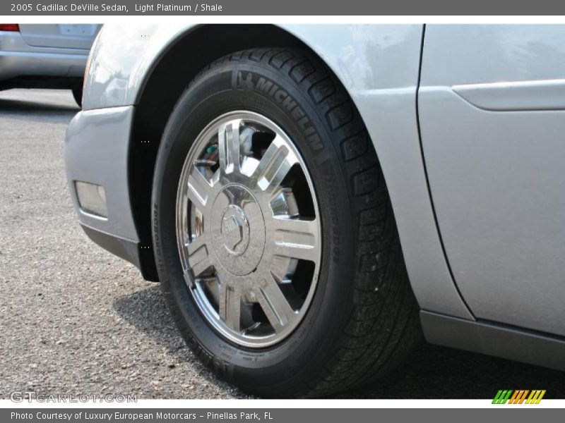 Light Platinum / Shale 2005 Cadillac DeVille Sedan