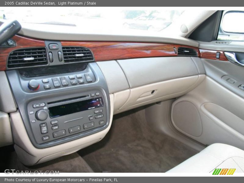 Light Platinum / Shale 2005 Cadillac DeVille Sedan