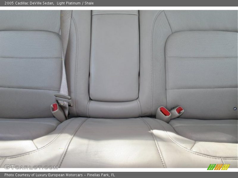 Light Platinum / Shale 2005 Cadillac DeVille Sedan