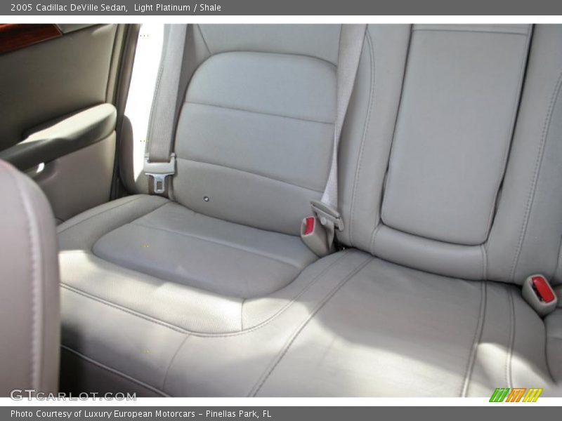 Light Platinum / Shale 2005 Cadillac DeVille Sedan