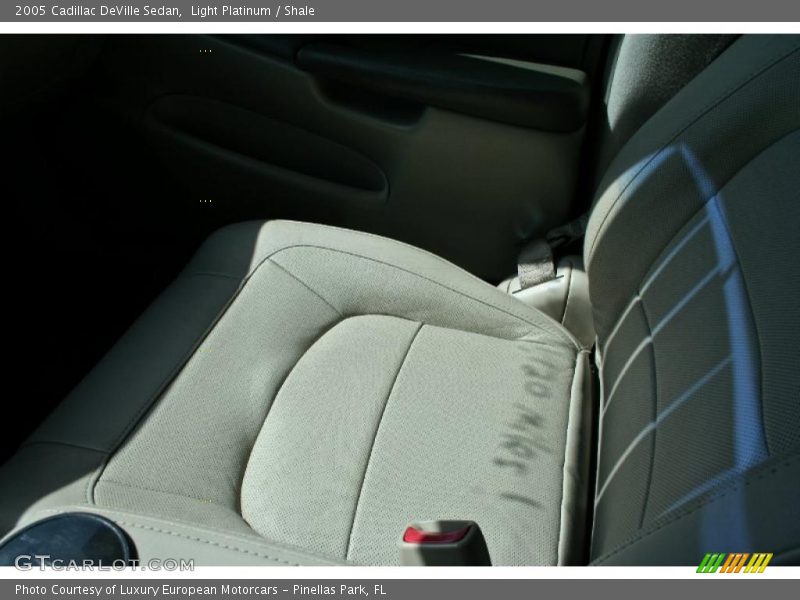 Light Platinum / Shale 2005 Cadillac DeVille Sedan