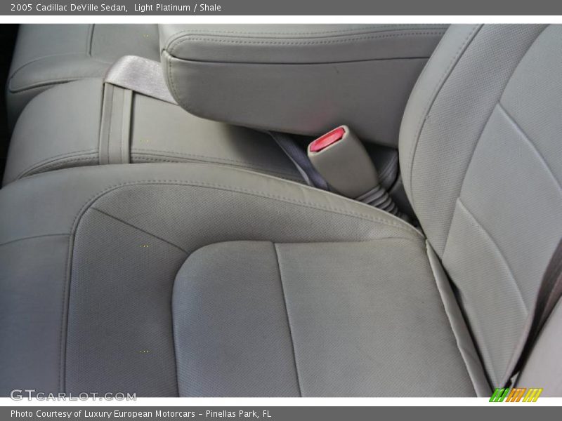 Light Platinum / Shale 2005 Cadillac DeVille Sedan