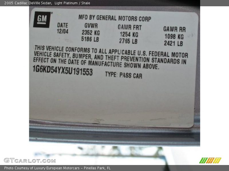 Light Platinum / Shale 2005 Cadillac DeVille Sedan