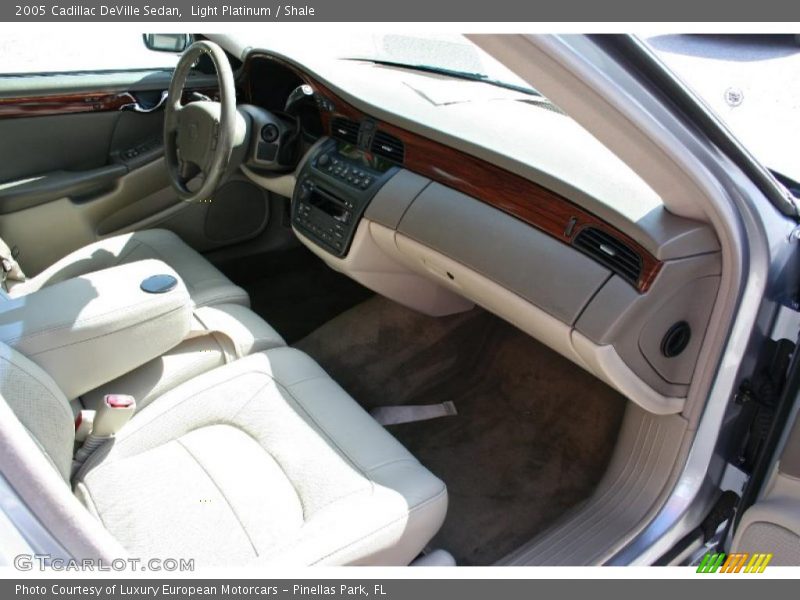Light Platinum / Shale 2005 Cadillac DeVille Sedan
