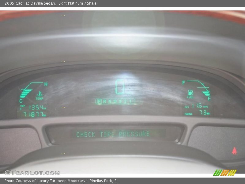 Light Platinum / Shale 2005 Cadillac DeVille Sedan