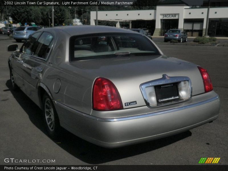 Light Parchment Gold / Medium Parchment 2002 Lincoln Town Car Signature