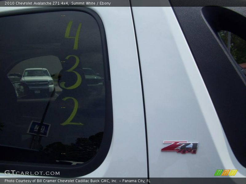Summit White / Ebony 2010 Chevrolet Avalanche Z71 4x4