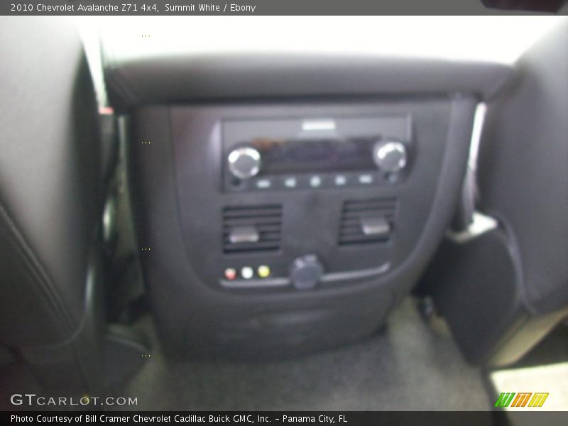 Summit White / Ebony 2010 Chevrolet Avalanche Z71 4x4
