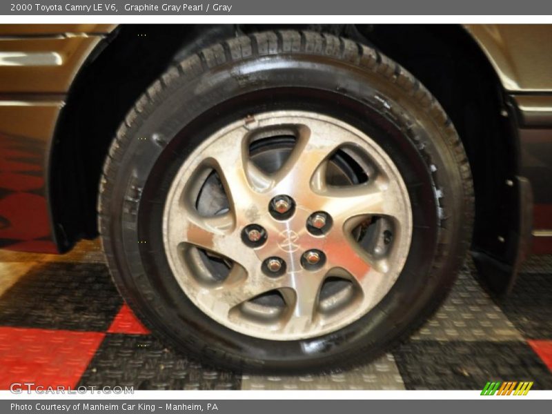 Graphite Gray Pearl / Gray 2000 Toyota Camry LE V6