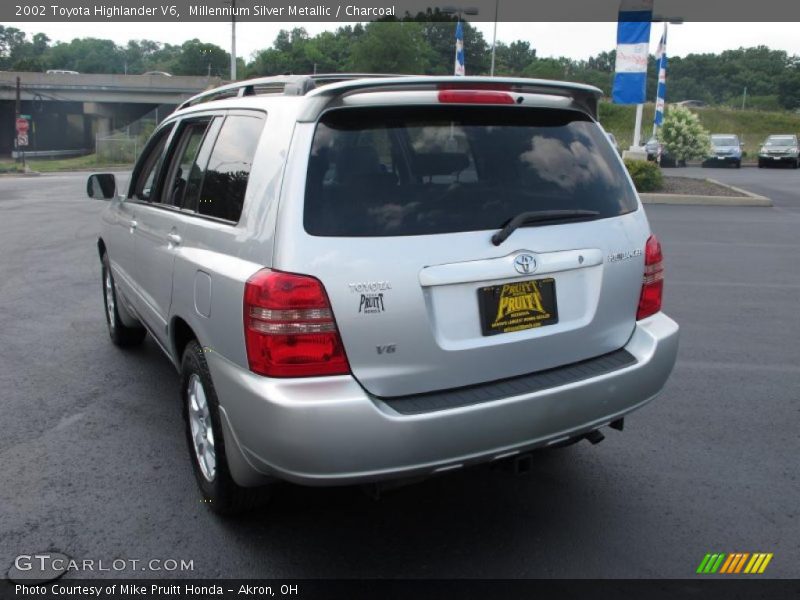 Millennium Silver Metallic / Charcoal 2002 Toyota Highlander V6