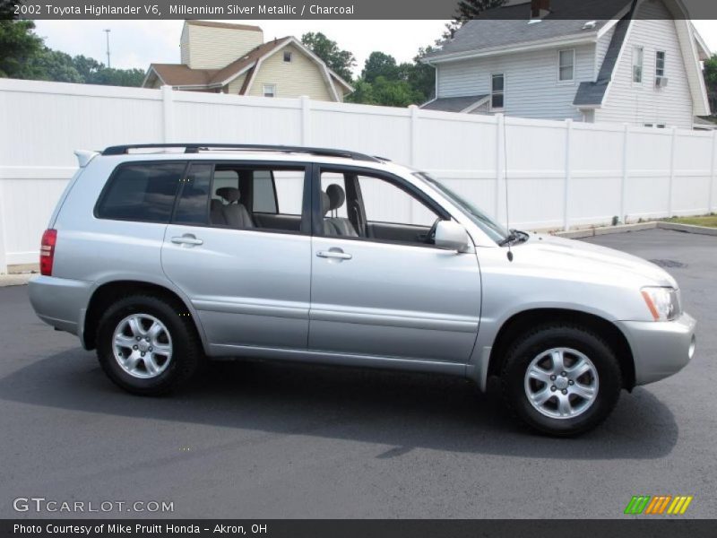 Millennium Silver Metallic / Charcoal 2002 Toyota Highlander V6
