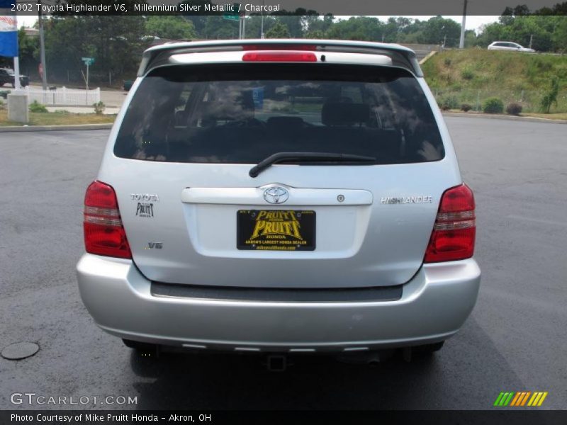 Millennium Silver Metallic / Charcoal 2002 Toyota Highlander V6