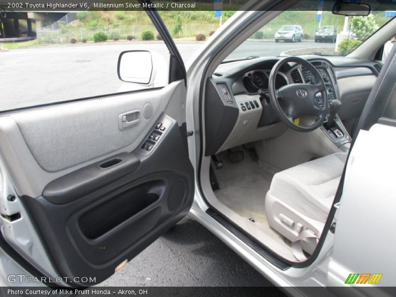Millennium Silver Metallic / Charcoal 2002 Toyota Highlander V6