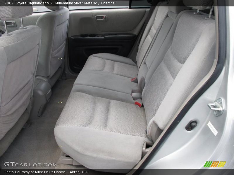 Millennium Silver Metallic / Charcoal 2002 Toyota Highlander V6